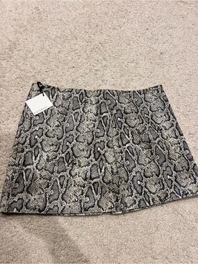 Snake-Print Mini Skirt - Black and Gray